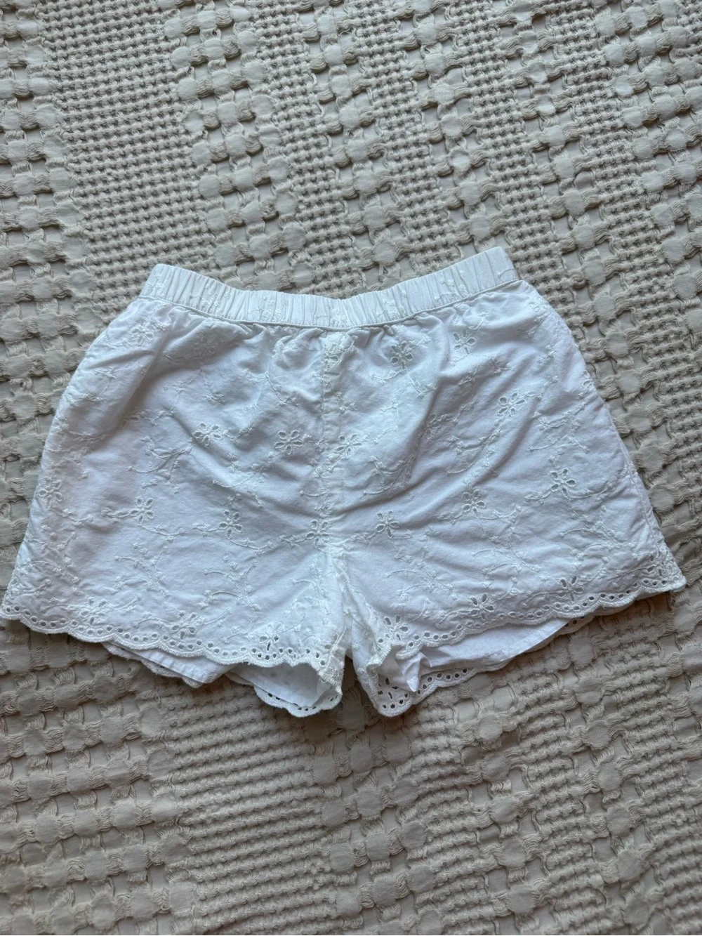 GAP White Eyelet Button-Front Tank & Scalloped Shorts Set